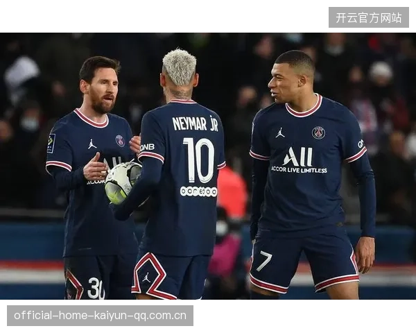 姆巴佩的成长秘笈：父亲教练的严格与温柔塑造青春巨星
